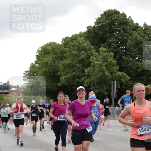 29.06.2025 - hella hamburg halbmarathon Jannik Wohlers http://msf.ph/oto/8147054 29.06.2025 10:48:08 Lombardsbrücke 1142, 1167, 1584, 2195, 2475, 2627, 2716, 2909, 3224, 3661, 7947, 7948, 8461, 8719, 8760, 8948, 9787, 10059, 10204, 12022, 12152, 12192, 12452, 13559, 13814, 13845, 13914, 15489, 15593, 15715, 16368, 16498, 16499, 16669, 16693, 16701, 16935, 17631, 17930, 18282, 18496, 18909, 18967, 19024, 19083, 19135 meine-sportfotos.de