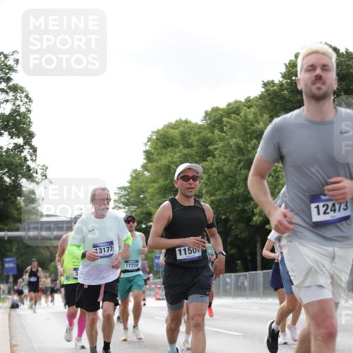29.06.2025 - hella hamburg halbmarathon Jannik Wohlers http://msf.ph/oto/8147060 29.06.2025 10:11:22 Lombardsbrücke 1328, 1531, 1992, 3363, 4227, 5379, 5605, 7571, 8807, 8810, 9191, 9428, 10042, 10428, 11507, 11917, 12473, 13177, 13203, 13958, 14384, 15945, 17080, 17638, 17774, 17866, 18278 meine-sportfotos.de