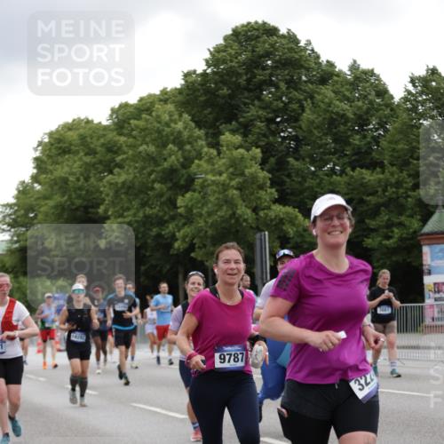 29.06.2025 - hella hamburg halbmarathon Jannik Wohlers http://msf.ph/oto/8147065 29.06.2025 10:48:09 Lombardsbrücke 1142, 1167, 1584, 2195, 2475, 2627, 2716, 2909, 3224, 3661, 7947, 7948, 8461, 8719, 8760, 8948, 9787, 10059, 10204, 12022, 12152, 12192, 12452, 13559, 13814, 13845, 13914, 15489, 15593, 15715, 16498, 16499, 16669, 16693, 16701, 16935, 17631, 17930, 18282, 18496, 18909, 18967, 19024, 19083, 19135 meine-sportfotos.de