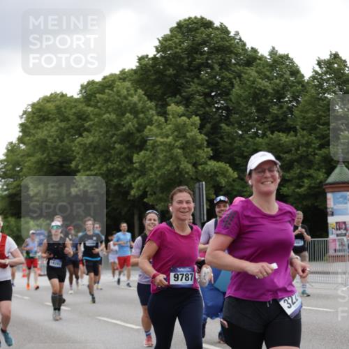 29.06.2025 - hella hamburg halbmarathon Jannik Wohlers http://msf.ph/oto/8147073 29.06.2025 10:48:09 Lombardsbrücke 1142, 1167, 1584, 2195, 2475, 2627, 2716, 2909, 3224, 3661, 7947, 7948, 8461, 8719, 8760, 8948, 9787, 10059, 10204, 12022, 12152, 12192, 12452, 13559, 13814, 13845, 13914, 15489, 15593, 15715, 16498, 16499, 16669, 16693, 16701, 16935, 17631, 17930, 18282, 18496, 18909, 18967, 19024, 19083, 19135 meine-sportfotos.de