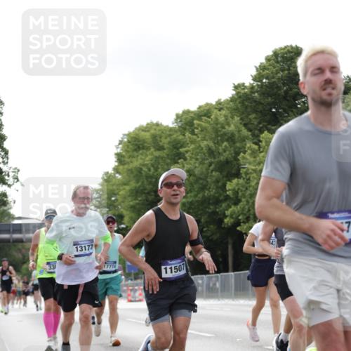 29.06.2025 - hella hamburg halbmarathon Jannik Wohlers http://msf.ph/oto/8147075 29.06.2025 10:11:23 Lombardsbrücke 1328, 1531, 1992, 3363, 4227, 5379, 5605, 7571, 8807, 8810, 9191, 9428, 10042, 10428, 11507, 11917, 12473, 13177, 13203, 13958, 14384, 15945, 17080, 17638, 17774, 17866, 18261, 18278 meine-sportfotos.de