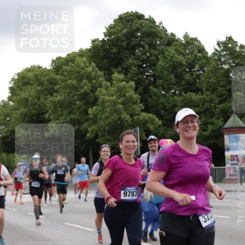 29.06.2025 - hella hamburg halbmarathon Jannik Wohlers http://msf.ph/oto/8147076 29.06.2025 10:48:10 Lombardsbrücke 1142, 1167, 1584, 2195, 2437, 2438, 2475, 2627, 2716, 2909, 3224, 3661, 5010, 7203, 7947, 7948, 8461, 8719, 8760, 8948, 9787, 10059, 10204, 12022, 12152, 12452, 13559, 13814, 13845, 13914, 15489, 15593, 15715, 16498, 16499, 16669, 16693, 16701, 16935, 16974, 17631, 17930, 18282, 18496, 18909, 18967, 19024, 19083, 19135 meine-sportfotos.de