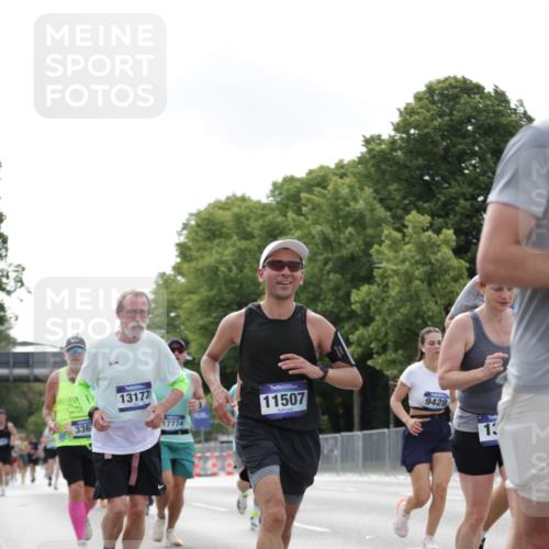 29.06.2025 - hella hamburg halbmarathon Jannik Wohlers http://msf.ph/oto/8147093 29.06.2025 10:11:23 Lombardsbrücke 1328, 1531, 1992, 3363, 4227, 5379, 5605, 7571, 8807, 8810, 9191, 9428, 10042, 10428, 11507, 11917, 12473, 13177, 13203, 13958, 14384, 15945, 17080, 17638, 17774, 17866, 18261, 18278 meine-sportfotos.de
