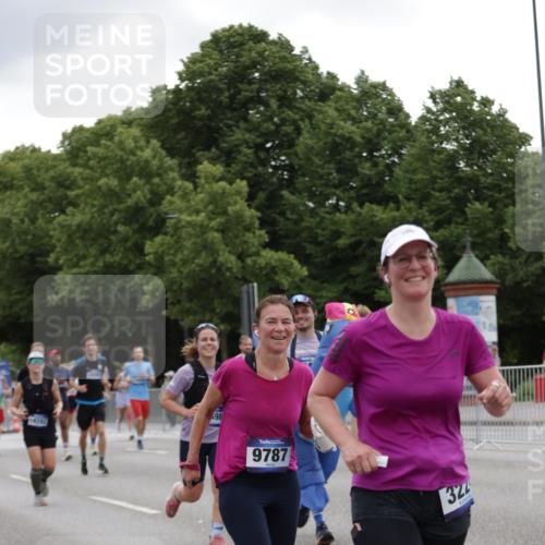 29.06.2025 - hella hamburg halbmarathon Jannik Wohlers http://msf.ph/oto/8147094 29.06.2025 10:48:10 Lombardsbrücke 1142, 1167, 1584, 2195, 2437, 2438, 2475, 2627, 2716, 2909, 3224, 3661, 5010, 7203, 7947, 7948, 8461, 8719, 8760, 8948, 9787, 10059, 10204, 12022, 12152, 12452, 13559, 13814, 13845, 13914, 15489, 15593, 15715, 16498, 16499, 16669, 16693, 16701, 16935, 16974, 17631, 17930, 18282, 18496, 18909, 18967, 19024, 19083, 19135 meine-sportfotos.de