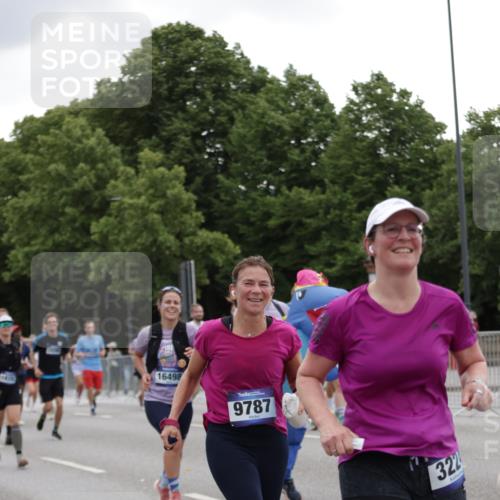 29.06.2025 - hella hamburg halbmarathon Jannik Wohlers http://msf.ph/oto/8147112 29.06.2025 10:48:10 Lombardsbrücke 1142, 1167, 1584, 2195, 2437, 2438, 2475, 2627, 2716, 2909, 3224, 3661, 5010, 7203, 7947, 7948, 8461, 8719, 8760, 8948, 9787, 10059, 10204, 12022, 12152, 12452, 13559, 13814, 13845, 13914, 15489, 15593, 15715, 16498, 16499, 16669, 16693, 16701, 16935, 16974, 17631, 17930, 18282, 18496, 18909, 18967, 19024, 19083, 19135 meine-sportfotos.de