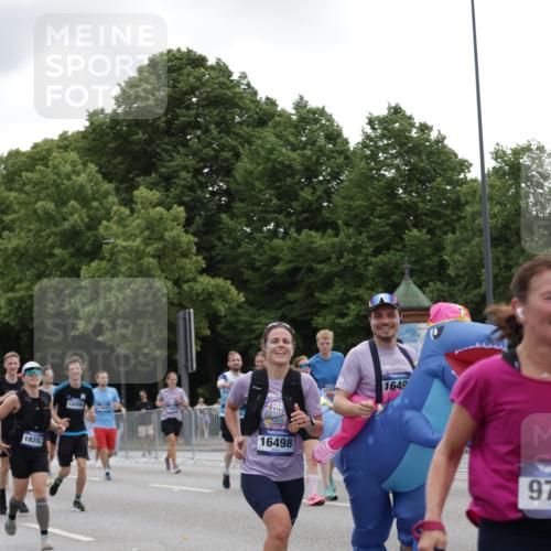 29.06.2025 - hella hamburg halbmarathon Jannik Wohlers http://msf.ph/oto/8147127 29.06.2025 10:48:11 Lombardsbrücke 1142, 1167, 1584, 2195, 2437, 2438, 2475, 2627, 2716, 2909, 3224, 3661, 5010, 7203, 7947, 7948, 8461, 8719, 8760, 9787, 10059, 10204, 10366, 10654, 11776, 12022, 12152, 12452, 13559, 13814, 13845, 13914, 15489, 15593, 15715, 15833, 16498, 16499, 16669, 16693, 16701, 16935, 16974, 17631, 17930, 18282, 18496, 18909, 18967, 19024, 19083, 19135 meine-sportfotos.de