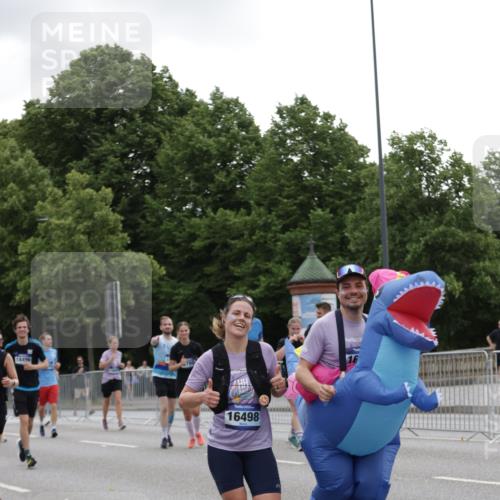 29.06.2025 - hella hamburg halbmarathon Jannik Wohlers http://msf.ph/oto/8147155 29.06.2025 10:48:11 Lombardsbrücke 1142, 1167, 1584, 2195, 2437, 2438, 2475, 2627, 2716, 2909, 3224, 3661, 5010, 7203, 7947, 7948, 8461, 8719, 8760, 9787, 10059, 10204, 10366, 10654, 11776, 12022, 12152, 12452, 13559, 13814, 13845, 13914, 15489, 15593, 15715, 15833, 16498, 16499, 16669, 16693, 16701, 16935, 16974, 17631, 17930, 18282, 18496, 18909, 18967, 19024, 19083, 19135 meine-sportfotos.de