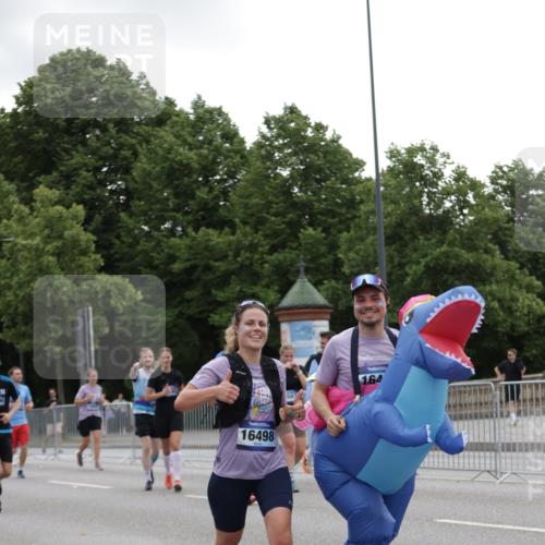 29.06.2025 - hella hamburg halbmarathon Jannik Wohlers http://msf.ph/oto/8147165 29.06.2025 10:48:11 Lombardsbrücke 1142, 1167, 1584, 2195, 2437, 2438, 2475, 2627, 2716, 2909, 3224, 3661, 5010, 7203, 7947, 7948, 8461, 8719, 8760, 9787, 10059, 10204, 10366, 10654, 11776, 12022, 12152, 12452, 13559, 13814, 13845, 13914, 15489, 15593, 15715, 15833, 16498, 16499, 16669, 16693, 16701, 16935, 16974, 17631, 17930, 18282, 18496, 18909, 18967, 19024, 19083, 19135 meine-sportfotos.de