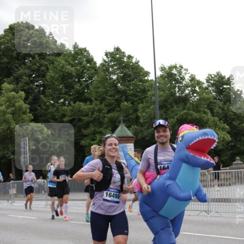 29.06.2025 - hella hamburg halbmarathon Jannik Wohlers http://msf.ph/oto/8147171 29.06.2025 10:48:11 Lombardsbrücke 1142, 1167, 1584, 2195, 2437, 2438, 2475, 2627, 2716, 2909, 3224, 3661, 5010, 7203, 7947, 7948, 8461, 8719, 8760, 9787, 10059, 10204, 10366, 10654, 11776, 12022, 12152, 12452, 13559, 13814, 13845, 13914, 15489, 15593, 15715, 15833, 16498, 16499, 16669, 16693, 16701, 16935, 16974, 17631, 17930, 18282, 18496, 18909, 18967, 19024, 19083, 19135 meine-sportfotos.de