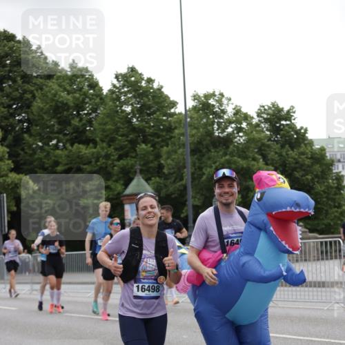 29.06.2025 - hella hamburg halbmarathon Jannik Wohlers http://msf.ph/oto/8147187 29.06.2025 10:48:11 Lombardsbrücke 1142, 1167, 1584, 2195, 2437, 2438, 2475, 2627, 2716, 2909, 3224, 3661, 5010, 7203, 7947, 7948, 8461, 8719, 8760, 9787, 10059, 10204, 10366, 10654, 11776, 12022, 12152, 12452, 13559, 13814, 13845, 13914, 15489, 15593, 15715, 15833, 16498, 16499, 16669, 16693, 16701, 16935, 16974, 17631, 17930, 18282, 18496, 18909, 18967, 19024, 19083, 19135 meine-sportfotos.de