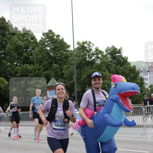 29.06.2025 - hella hamburg halbmarathon Jannik Wohlers http://msf.ph/oto/8147193 29.06.2025 10:48:11 Lombardsbrücke 1142, 1167, 1584, 2195, 2437, 2438, 2475, 2627, 2716, 2909, 3224, 3661, 5010, 7203, 7947, 7948, 8461, 8719, 8760, 9787, 10059, 10204, 10366, 10654, 11776, 12022, 12152, 12452, 13559, 13814, 13845, 13914, 15489, 15593, 15715, 15833, 16498, 16499, 16669, 16693, 16701, 16935, 16974, 17631, 17930, 18282, 18496, 18909, 18967, 19024, 19083, 19135 meine-sportfotos.de