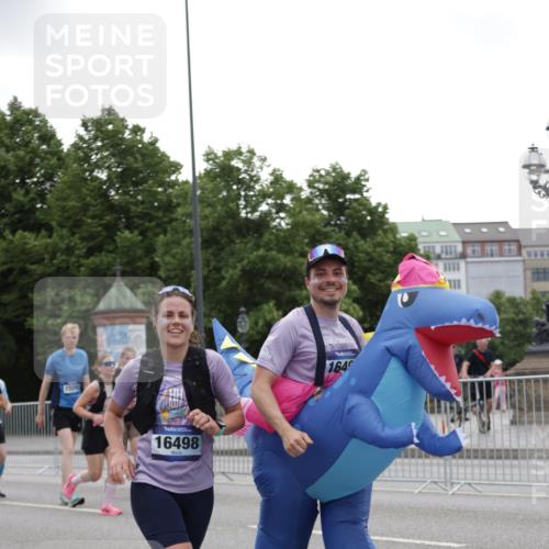 29.06.2025 - hella hamburg halbmarathon Jannik Wohlers http://msf.ph/oto/8147199 29.06.2025 10:48:11 Lombardsbrücke 1142, 1167, 1584, 2195, 2437, 2438, 2475, 2627, 2716, 2909, 3224, 3661, 5010, 7203, 7947, 7948, 8461, 8719, 8760, 9787, 10059, 10204, 10366, 10654, 11776, 12022, 12152, 12452, 13559, 13814, 13845, 13914, 15489, 15593, 15715, 15833, 16498, 16499, 16669, 16693, 16701, 16935, 16974, 17631, 17930, 18282, 18496, 18909, 18967, 19024, 19083, 19135 meine-sportfotos.de