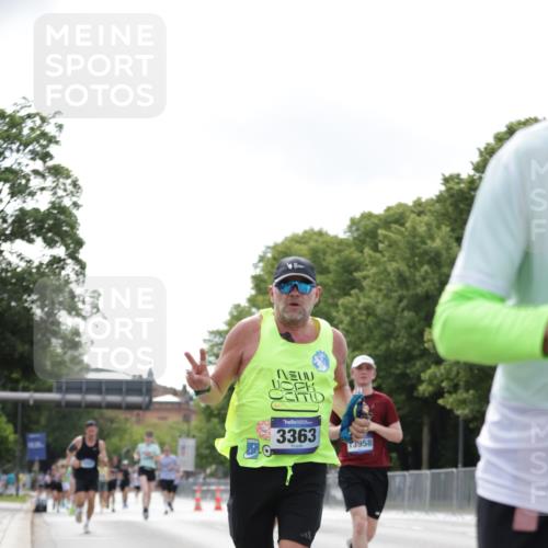 29.06.2025 - hella hamburg halbmarathon Jannik Wohlers http://msf.ph/oto/8147200 29.06.2025 10:11:25 Lombardsbrücke 1328, 1531, 1992, 3363, 4227, 5379, 5605, 7571, 9191, 9428, 10042, 10409, 10428, 11507, 11537, 11917, 12473, 13177, 13203, 13542, 13958, 14384, 15945, 17080, 17638, 17774, 17866, 18261, 18278, 18395 meine-sportfotos.de