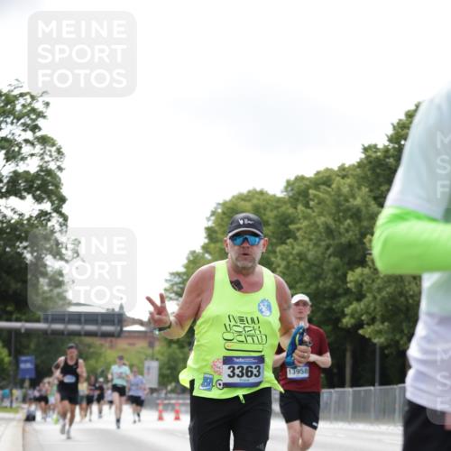 29.06.2025 - hella hamburg halbmarathon Jannik Wohlers http://msf.ph/oto/8147205 29.06.2025 10:11:25 Lombardsbrücke 1328, 1531, 1992, 3363, 4227, 5379, 5605, 7571, 9191, 9428, 10042, 10409, 10428, 11507, 11537, 11917, 12473, 13177, 13203, 13542, 13958, 14384, 15945, 17080, 17638, 17774, 17866, 18261, 18278, 18395 meine-sportfotos.de