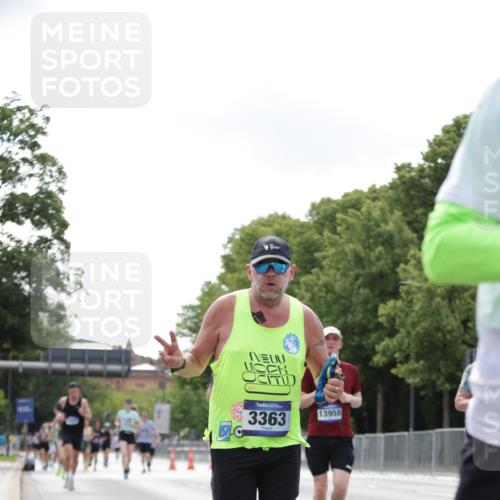 29.06.2025 - hella hamburg halbmarathon Jannik Wohlers http://msf.ph/oto/8147208 29.06.2025 10:11:25 Lombardsbrücke 1328, 1531, 1992, 3363, 4227, 5379, 5605, 7571, 9191, 9428, 10042, 10409, 10428, 11507, 11537, 11917, 12473, 13177, 13203, 13542, 13958, 14384, 15945, 17080, 17638, 17774, 17866, 18261, 18278, 18395 meine-sportfotos.de