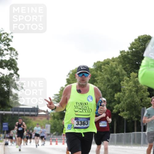 29.06.2025 - hella hamburg halbmarathon Jannik Wohlers http://msf.ph/oto/8147215 29.06.2025 10:11:26 Lombardsbrücke 1328, 1531, 1992, 3363, 4227, 5379, 5605, 7571, 9191, 9428, 10042, 10409, 10428, 11507, 11537, 11917, 12473, 13177, 13203, 13542, 13958, 14384, 15945, 17080, 17638, 17774, 17866, 18261, 18278, 18395 meine-sportfotos.de