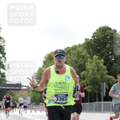 29.06.2025 - hella hamburg halbmarathon Jannik Wohlers http://msf.ph/oto/8147228 29.06.2025 10:11:26 Lombardsbrücke 1328, 1531, 1992, 3363, 4227, 5379, 5605, 7571, 9191, 9428, 10042, 10409, 10428, 11507, 11537, 11917, 12473, 13177, 13203, 13542, 13958, 14384, 15945, 17080, 17638, 17774, 17866, 18261, 18278, 18395 meine-sportfotos.de