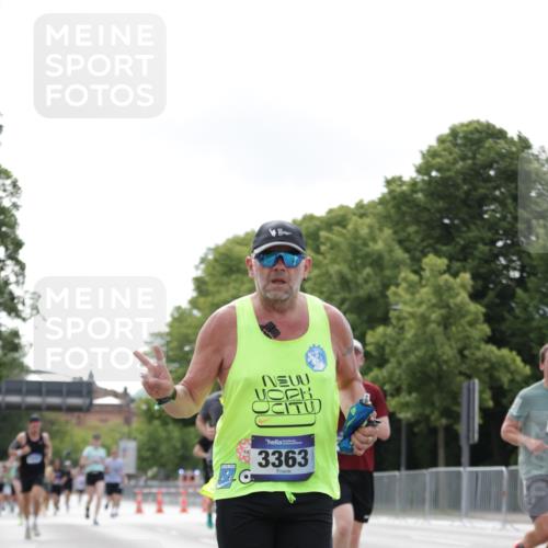 29.06.2025 - hella hamburg halbmarathon Jannik Wohlers http://msf.ph/oto/8147232 29.06.2025 10:11:26 Lombardsbrücke 1328, 1531, 1992, 3363, 4227, 5379, 5605, 7571, 9191, 9428, 10042, 10409, 10428, 11507, 11537, 11917, 12473, 13177, 13203, 13542, 13958, 14384, 15945, 17080, 17638, 17774, 17866, 18261, 18278, 18395 meine-sportfotos.de
