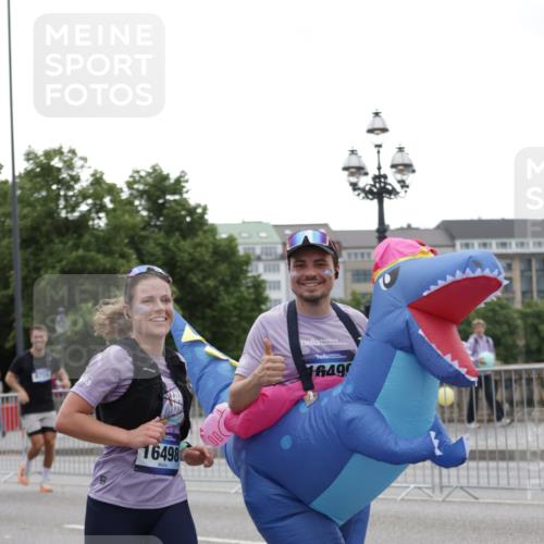 29.06.2025 - hella hamburg halbmarathon Jannik Wohlers http://msf.ph/oto/8147246 29.06.2025 10:48:12 Lombardsbrücke 1142, 1167, 1584, 2437, 2438, 2627, 2716, 3224, 3661, 5010, 7203, 7947, 7948, 8461, 8719, 8760, 9787, 10059, 10204, 10366, 10654, 10656, 11762, 11776, 12152, 12452, 13814, 13845, 13914, 15489, 15593, 15715, 15833, 16498, 16499, 16669, 16693, 16701, 16935, 16974, 17631, 17930, 18282, 18496, 18909, 18967, 19024, 19083, 19135 meine-sportfotos.de