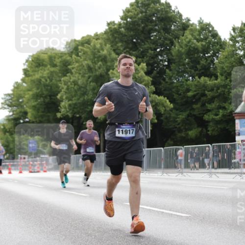 29.06.2025 - hella hamburg halbmarathon Jannik Wohlers http://msf.ph/oto/8147251 29.06.2025 10:11:28 Lombardsbrücke 1328, 1992, 3363, 4227, 5379, 5605, 7571, 9191, 9428, 10042, 10409, 10428, 11507, 11537, 11917, 12473, 13177, 13542, 13958, 14384, 15945, 17080, 17638, 17774, 17866, 18261, 18395 meine-sportfotos.de