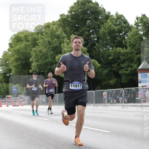 29.06.2025 - hella hamburg halbmarathon Jannik Wohlers http://msf.ph/oto/8147262 29.06.2025 10:11:28 Lombardsbrücke 1328, 1992, 3363, 4227, 5379, 5605, 7571, 9191, 9428, 10042, 10409, 10428, 11507, 11537, 11917, 12473, 13177, 13542, 13958, 14384, 15945, 17080, 17638, 17774, 17866, 18261, 18395 meine-sportfotos.de