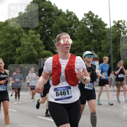 29.06.2025 - hella hamburg halbmarathon Jannik Wohlers http://msf.ph/oto/8147265 29.06.2025 10:48:13 Lombardsbrücke 1142, 1167, 1584, 2437, 2438, 2627, 2716, 3224, 3661, 5010, 7203, 7947, 7948, 8461, 8719, 8760, 9787, 10059, 10204, 10366, 10654, 10656, 11762, 11776, 12452, 13814, 13845, 13914, 15489, 15593, 15715, 15833, 16042, 16498, 16499, 16669, 16693, 16701, 16935, 16974, 17631, 17930, 18282, 18496, 18909, 18967, 19024, 19083, 19135 meine-sportfotos.de