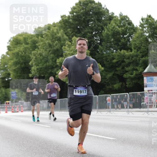 29.06.2025 - hella hamburg halbmarathon Jannik Wohlers http://msf.ph/oto/8147268 29.06.2025 10:11:28 Lombardsbrücke 1328, 1992, 3363, 4227, 5379, 5605, 7571, 9191, 9428, 10042, 10409, 10428, 11507, 11537, 11917, 12473, 13177, 13542, 13958, 14384, 15945, 17080, 17638, 17774, 17866, 18261, 18395 meine-sportfotos.de