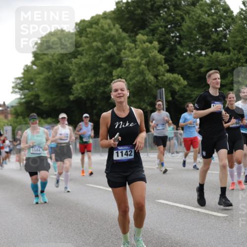 29.06.2025 - hella hamburg halbmarathon Jannik Wohlers http://msf.ph/oto/8147269 29.06.2025 10:48:14 Lombardsbrücke 1142, 1167, 1584, 2437, 2438, 2716, 3224, 3661, 5010, 7203, 7947, 7948, 8461, 8719, 8760, 9787, 10059, 10204, 10366, 10654, 10656, 11364, 11365, 11762, 11776, 13814, 13845, 13914, 15489, 15593, 15715, 15833, 16042, 16498, 16499, 16701, 16935, 16974, 17631, 18282, 18496, 18909, 18967, 19024, 19083, 19135 meine-sportfotos.de