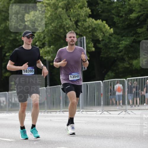 29.06.2025 - hella hamburg halbmarathon Jannik Wohlers http://msf.ph/oto/8147295 29.06.2025 10:11:29 Lombardsbrücke 1328, 1992, 3363, 4227, 5379, 5605, 7571, 9191, 9428, 10042, 10409, 10428, 11507, 11537, 11917, 12473, 13177, 13542, 13958, 14384, 15945, 17638, 17774, 18261, 18395 meine-sportfotos.de