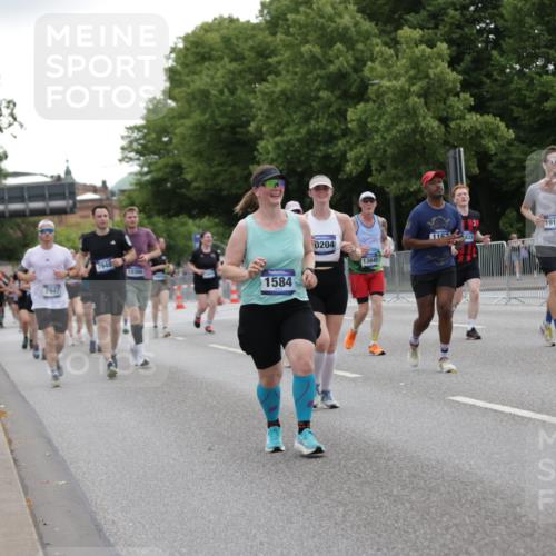 29.06.2025 - hella hamburg halbmarathon Jannik Wohlers http://msf.ph/oto/8147309 29.06.2025 10:48:15 Lombardsbrücke 1142, 1167, 1584, 2437, 2438, 2716, 3224, 3661, 5010, 7203, 7947, 7948, 8461, 8719, 8760, 9787, 10059, 10204, 10366, 10654, 10656, 11364, 11365, 11762, 11776, 11861, 13814, 13845, 13914, 15489, 15593, 15715, 15833, 16042, 16498, 16499, 16701, 16974, 17631, 18282, 18496, 18909, 18967, 19024, 19083, 19135 meine-sportfotos.de