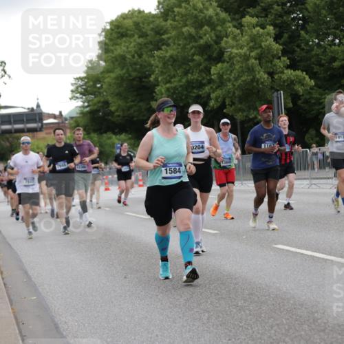 29.06.2025 - hella hamburg halbmarathon Jannik Wohlers http://msf.ph/oto/8147314 29.06.2025 10:48:15 Lombardsbrücke 1142, 1167, 1584, 2437, 2438, 2716, 3224, 3661, 5010, 7203, 7947, 7948, 8461, 8719, 8760, 9787, 10059, 10204, 10366, 10654, 10656, 11364, 11365, 11762, 11776, 11861, 13814, 13845, 13914, 15489, 15593, 15715, 15833, 16042, 16498, 16499, 16701, 16974, 17631, 18282, 18496, 18909, 18967, 19024, 19083, 19135 meine-sportfotos.de