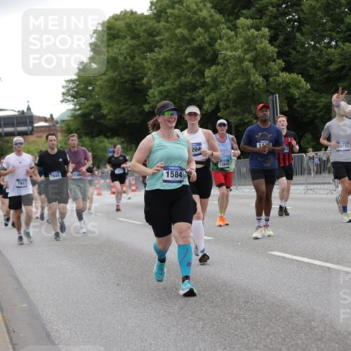 29.06.2025 - hella hamburg halbmarathon Jannik Wohlers http://msf.ph/oto/8147326 29.06.2025 10:48:15 Lombardsbrücke 1142, 1167, 1584, 2437, 2438, 2716, 3224, 3661, 5010, 7203, 7947, 7948, 8461, 8719, 8760, 9787, 10059, 10204, 10366, 10654, 10656, 11364, 11365, 11762, 11776, 11861, 13814, 13845, 13914, 15489, 15593, 15715, 15833, 16042, 16498, 16499, 16701, 16974, 17631, 18282, 18496, 18909, 18967, 19024, 19083, 19135 meine-sportfotos.de