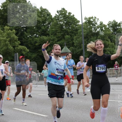 29.06.2025 - hella hamburg halbmarathon Jannik Wohlers http://msf.ph/oto/8147341 29.06.2025 10:48:16 Lombardsbrücke 1142, 1167, 1584, 2437, 2438, 2716, 3224, 5010, 7203, 7947, 7948, 8719, 8760, 9552, 9787, 10059, 10204, 10366, 10524, 10654, 10656, 11364, 11365, 11762, 11776, 11861, 13814, 13845, 13914, 15489, 15715, 15833, 16042, 16498, 16499, 16701, 16974, 17631, 18282, 18496, 18909, 18967, 19024, 19083, 19135 meine-sportfotos.de