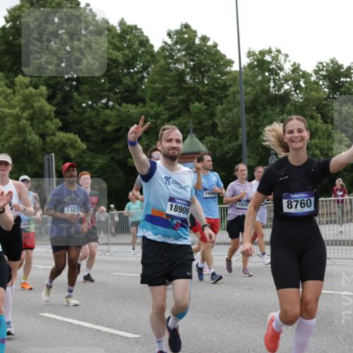 29.06.2025 - hella hamburg halbmarathon Jannik Wohlers http://msf.ph/oto/8147346 29.06.2025 10:48:16 Lombardsbrücke 1142, 1167, 1584, 2437, 2438, 2716, 3224, 5010, 7203, 7947, 7948, 8719, 8760, 9552, 9787, 10059, 10204, 10366, 10524, 10654, 10656, 11364, 11365, 11762, 11776, 11861, 13814, 13845, 13914, 15489, 15715, 15833, 16042, 16498, 16499, 16701, 16974, 17631, 18282, 18496, 18909, 18967, 19024, 19083, 19135 meine-sportfotos.de