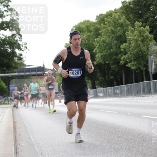 29.06.2025 - hella hamburg halbmarathon Jannik Wohlers http://msf.ph/oto/8147358 29.06.2025 10:11:31 Lombardsbrücke 1328, 1992, 3363, 4227, 5379, 5605, 7571, 9191, 9428, 10042, 10409, 11507, 11537, 11581, 11917, 12473, 13171, 13177, 13542, 13958, 14384, 16976, 17638, 17774, 18261, 18395, 18655 meine-sportfotos.de