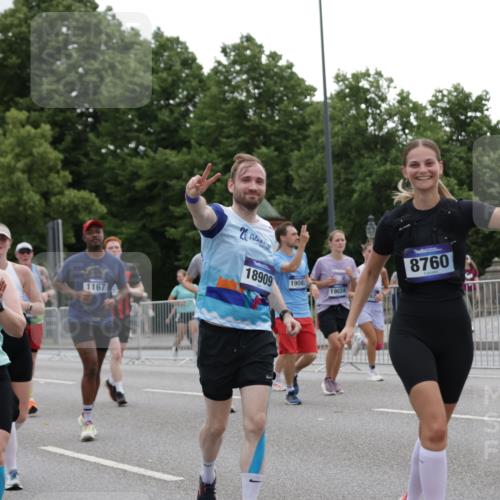 29.06.2025 - hella hamburg halbmarathon Jannik Wohlers http://msf.ph/oto/8147360 29.06.2025 10:48:16 Lombardsbrücke 1142, 1167, 1584, 2437, 2438, 2716, 3224, 5010, 7203, 7947, 7948, 8719, 8760, 9552, 9787, 10059, 10204, 10366, 10524, 10654, 10656, 11364, 11365, 11762, 11776, 11861, 13814, 13845, 13914, 15489, 15715, 15833, 16042, 16498, 16499, 16701, 16974, 17631, 18282, 18496, 18909, 18967, 19024, 19083, 19135 meine-sportfotos.de