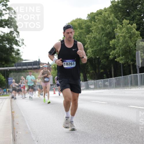 29.06.2025 - hella hamburg halbmarathon Jannik Wohlers http://msf.ph/oto/8147363 29.06.2025 10:11:31 Lombardsbrücke 1328, 1992, 3363, 4227, 5379, 5605, 7571, 9191, 9428, 10042, 10409, 11507, 11537, 11581, 11917, 12473, 13171, 13177, 13542, 13958, 14384, 16976, 17638, 17774, 18261, 18395, 18655 meine-sportfotos.de