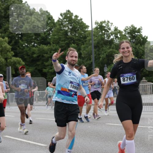 29.06.2025 - hella hamburg halbmarathon Jannik Wohlers http://msf.ph/oto/8147365 29.06.2025 10:48:16 Lombardsbrücke 1142, 1167, 1584, 2437, 2438, 2716, 3224, 5010, 7203, 7947, 7948, 8719, 8760, 9552, 9787, 10059, 10204, 10366, 10524, 10654, 10656, 11364, 11365, 11762, 11776, 11861, 13814, 13845, 13914, 15489, 15715, 15833, 16042, 16498, 16499, 16701, 16974, 17631, 18282, 18496, 18909, 18967, 19024, 19083, 19135 meine-sportfotos.de