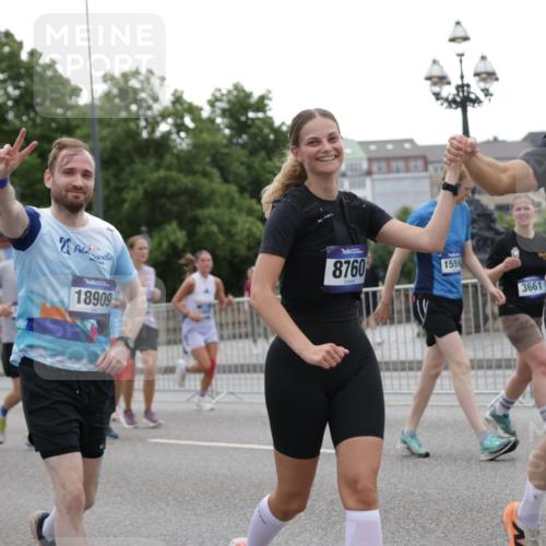 29.06.2025 - hella hamburg halbmarathon Jannik Wohlers http://msf.ph/oto/8147370 29.06.2025 10:48:17 Lombardsbrücke 1142, 1167, 1584, 2437, 2438, 2716, 3224, 5010, 7203, 7947, 7948, 8719, 8760, 9552, 9787, 10059, 10204, 10366, 10524, 10654, 10656, 11364, 11365, 11762, 11776, 11861, 13775, 13814, 13845, 13914, 15489, 15715, 15833, 16042, 16498, 16499, 16701, 16974, 18282, 18496, 18909, 18967, 19024, 19083, 19135 meine-sportfotos.de
