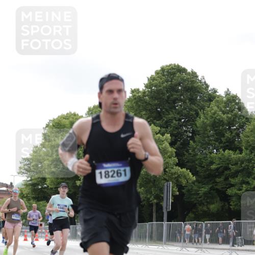 29.06.2025 - hella hamburg halbmarathon Jannik Wohlers http://msf.ph/oto/8147385 29.06.2025 10:11:32 Lombardsbrücke 1328, 1992, 3363, 5379, 5605, 7571, 9191, 9428, 10042, 10409, 11507, 11525, 11537, 11581, 11917, 12473, 13171, 13177, 13542, 13958, 14196, 14384, 15137, 16976, 17638, 17774, 18261, 18395, 18655 meine-sportfotos.de