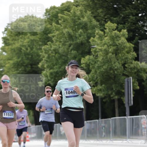 29.06.2025 - hella hamburg halbmarathon Jannik Wohlers http://msf.ph/oto/8147416 29.06.2025 10:11:34 Lombardsbrücke 5379, 9191, 10042, 10409, 11507, 11525, 11537, 11581, 11917, 12473, 13171, 13542, 13958, 14196, 14384, 15137, 16976, 17638, 17774, 18261, 18395, 18655 meine-sportfotos.de