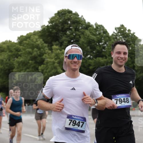 29.06.2025 - hella hamburg halbmarathon Jannik Wohlers http://msf.ph/oto/8147432 29.06.2025 10:48:21 Lombardsbrücke 1142, 1167, 1584, 2437, 2438, 2716, 2792, 3215, 5010, 6437, 7062, 7203, 7947, 7948, 8719, 8760, 9552, 9787, 10204, 10366, 10524, 10654, 10656, 11364, 11365, 11762, 11776, 11861, 13549, 13775, 13814, 13845, 14382, 15833, 16042, 16498, 16499, 16525, 16701, 16974, 17046, 18282, 18496, 18909, 19024, 19083, 19135 meine-sportfotos.de