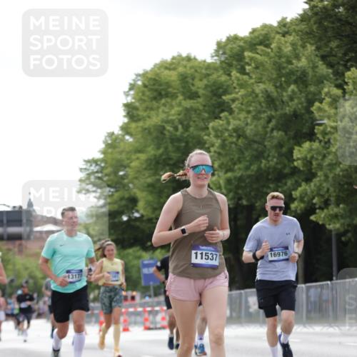29.06.2025 - hella hamburg halbmarathon Jannik Wohlers http://msf.ph/oto/8147445 29.06.2025 10:11:35 Lombardsbrücke 1790, 5379, 9191, 10042, 10409, 11507, 11525, 11537, 11581, 11917, 12473, 13171, 13542, 13958, 14196, 14384, 15137, 16976, 17638, 17774, 18261, 18395, 18655 meine-sportfotos.de