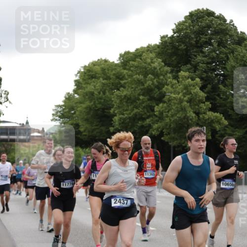29.06.2025 - hella hamburg halbmarathon Jannik Wohlers http://msf.ph/oto/8147453 29.06.2025 10:48:23 Lombardsbrücke 1142, 1167, 1584, 2437, 2438, 2716, 2792, 3215, 5010, 5479, 5480, 6015, 6437, 7062, 7203, 7947, 7948, 8719, 8760, 9552, 10204, 10366, 10524, 10654, 10656, 11364, 11365, 11690, 11762, 11776, 11861, 13507, 13549, 13775, 13845, 14382, 15100, 15833, 16042, 16498, 16499, 16525, 16701, 16974, 17046, 18282, 18496, 18909, 19024, 19083, 19135 meine-sportfotos.de