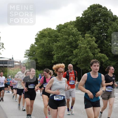 29.06.2025 - hella hamburg halbmarathon Jannik Wohlers http://msf.ph/oto/8147458 29.06.2025 10:48:23 Lombardsbrücke 1142, 1167, 1584, 2437, 2438, 2716, 2792, 3215, 5010, 5479, 5480, 6015, 6437, 7062, 7203, 7947, 7948, 8719, 8760, 9552, 10204, 10366, 10524, 10654, 10656, 11364, 11365, 11690, 11762, 11776, 11861, 13507, 13549, 13775, 13845, 14382, 15100, 15833, 16042, 16498, 16499, 16525, 16701, 16974, 17046, 18282, 18496, 18909, 19024, 19083, 19135 meine-sportfotos.de