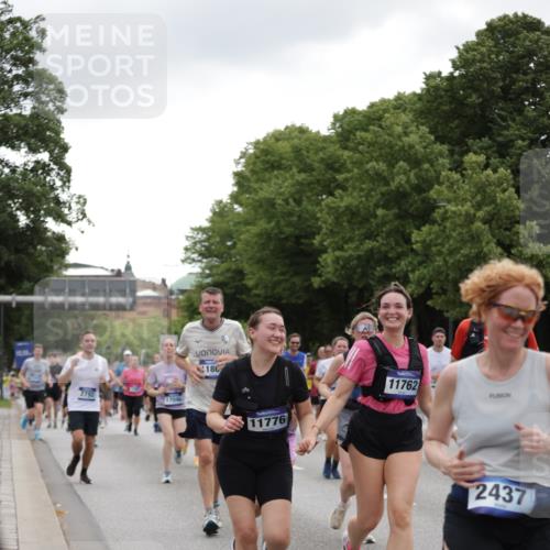29.06.2025 - hella hamburg halbmarathon Jannik Wohlers http://msf.ph/oto/8147469 29.06.2025 10:48:24 Lombardsbrücke 1167, 1584, 2160, 2437, 2438, 2716, 2792, 3215, 5010, 5479, 5480, 6015, 6437, 7062, 7203, 7947, 7948, 8719, 8760, 9552, 10204, 10366, 10524, 10654, 10656, 11364, 11365, 11690, 11762, 11776, 11861, 13507, 13549, 13775, 13845, 14382, 15100, 15833, 16042, 16525, 16701, 16974, 17046, 18282, 18496, 18909, 19024, 19083, 19135 meine-sportfotos.de