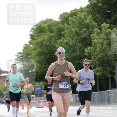29.06.2025 - hella hamburg halbmarathon Jannik Wohlers http://msf.ph/oto/8147470 29.06.2025 10:11:35 Lombardsbrücke 1790, 5379, 9191, 10042, 10409, 11507, 11525, 11537, 11581, 11917, 12473, 13171, 13542, 13958, 14196, 14384, 15137, 16976, 17638, 17774, 18261, 18395, 18655 meine-sportfotos.de
