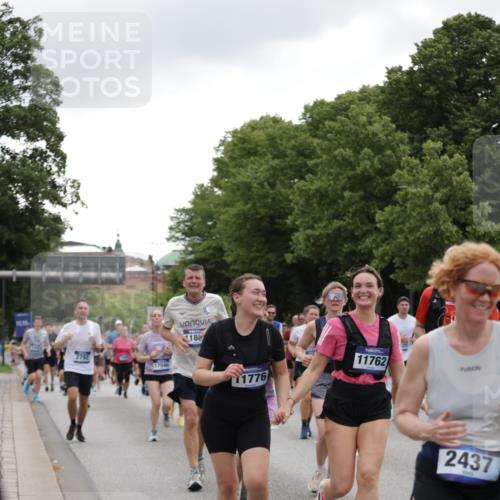 29.06.2025 - hella hamburg halbmarathon Jannik Wohlers http://msf.ph/oto/8147473 29.06.2025 10:48:24 Lombardsbrücke 1167, 1584, 2160, 2437, 2438, 2716, 2792, 3215, 5010, 5479, 5480, 6015, 6437, 7062, 7203, 7947, 7948, 8719, 8760, 9552, 10204, 10366, 10524, 10654, 10656, 11364, 11365, 11690, 11762, 11776, 11861, 13507, 13549, 13775, 13845, 14382, 15100, 15833, 16042, 16525, 16701, 16974, 17046, 18282, 18496, 18909, 19024, 19083, 19135 meine-sportfotos.de
