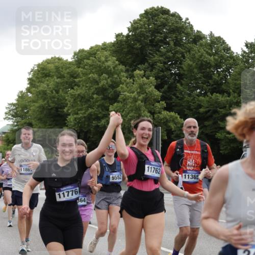 29.06.2025 - hella hamburg halbmarathon Jannik Wohlers http://msf.ph/oto/8147495 29.06.2025 10:48:25 Lombardsbrücke 1167, 1584, 2160, 2437, 2438, 2716, 2792, 3215, 5010, 5479, 5480, 6015, 6437, 6566, 7062, 7203, 7947, 7948, 8719, 9552, 10204, 10366, 10524, 10654, 10656, 11364, 11365, 11690, 11762, 11776, 11861, 13507, 13549, 13775, 13845, 14382, 15100, 15833, 16042, 16525, 16701, 16974, 17046, 18016, 18282, 18496, 19024, 19083, 19135 meine-sportfotos.de