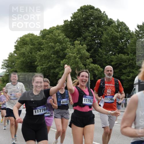 29.06.2025 - hella hamburg halbmarathon Jannik Wohlers http://msf.ph/oto/8147501 29.06.2025 10:48:25 Lombardsbrücke 1167, 1584, 2160, 2437, 2438, 2716, 2792, 3215, 5010, 5479, 5480, 6015, 6437, 6566, 7062, 7203, 7947, 7948, 8719, 9552, 10204, 10366, 10524, 10654, 10656, 11364, 11365, 11690, 11762, 11776, 11861, 13507, 13549, 13775, 13845, 14382, 15100, 15833, 16042, 16525, 16701, 16974, 17046, 18016, 18282, 18496, 19024, 19083, 19135 meine-sportfotos.de